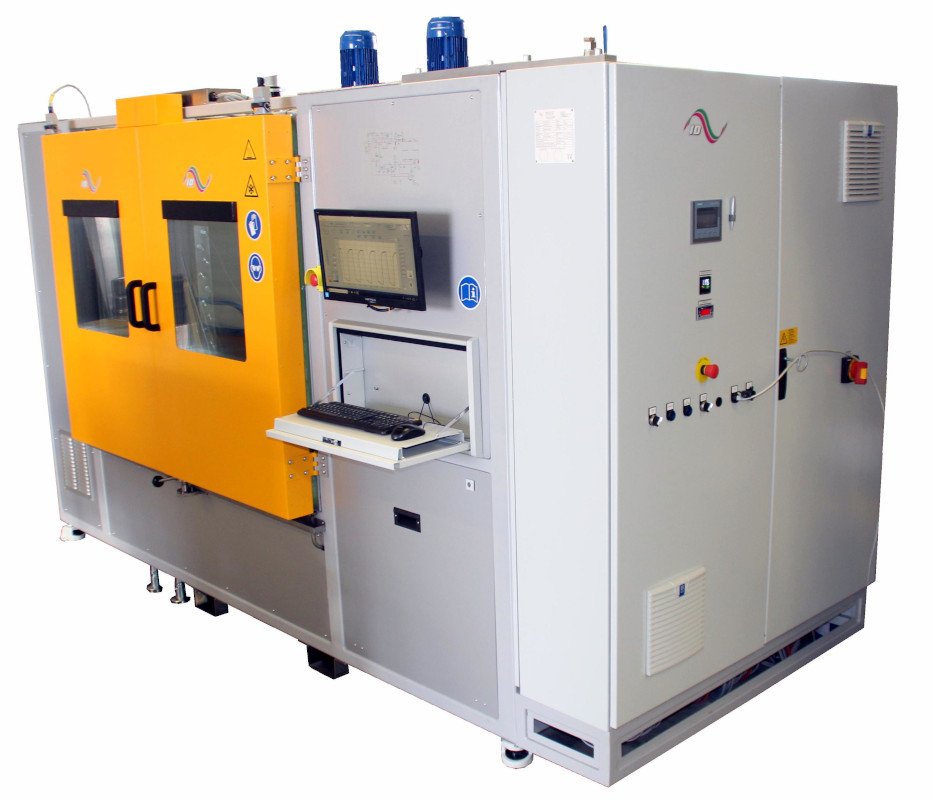 Pressure cycle test bench with temperature chamber (double doors), control cabinet attached and control panel with monitor